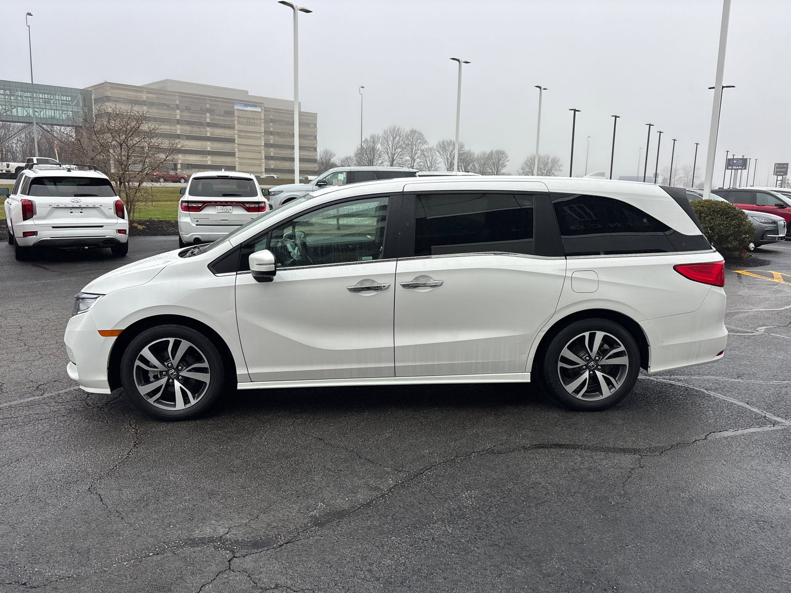 Used 2023 Honda Odyssey Touring image 4