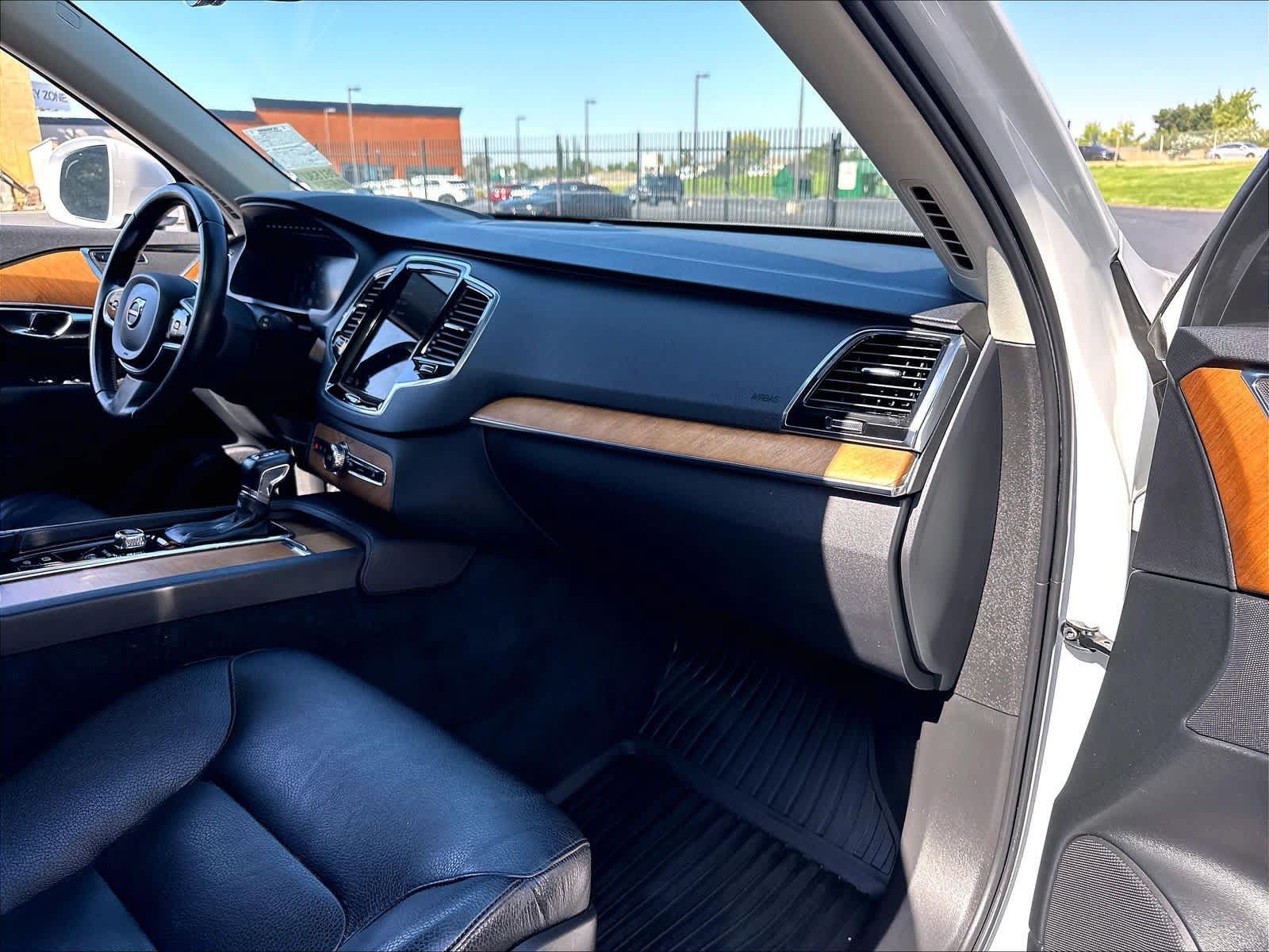 Used 2021 Volvo XC90 T5 Momentum w/ Advanced Package AWD/4WD image 19