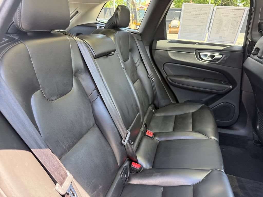 Used 2025 Volvo XC60 B5 Core AWD/4WD image 22