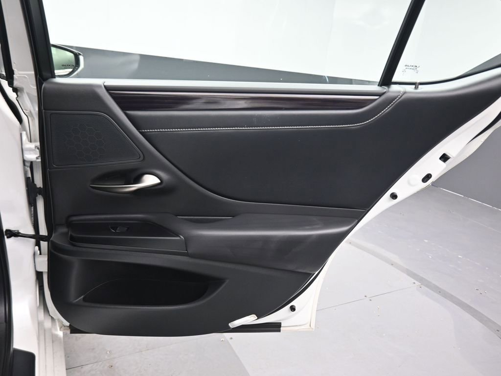 Used 2020 Lexus ES 300h w/ Accessory Package FWD image 37
