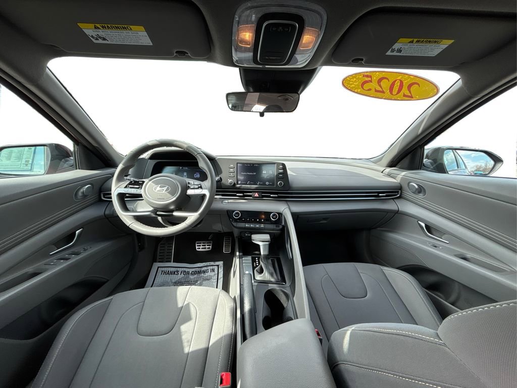 Certified 2025 Hyundai Elantra Sport FWD image 25
