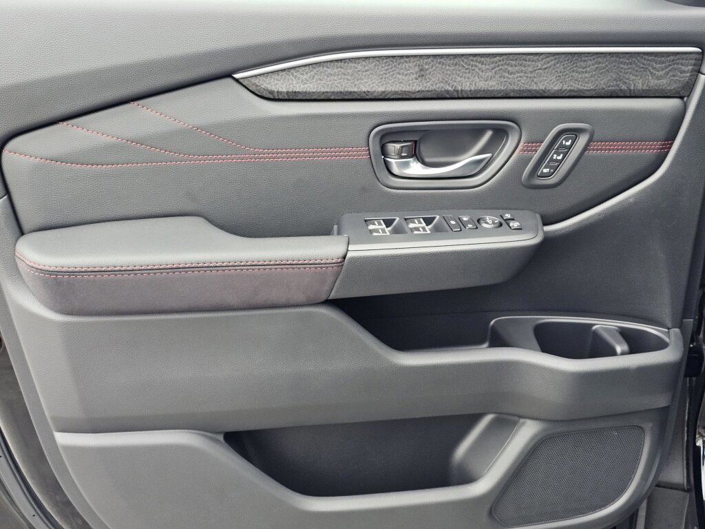 New 2026 Honda Pilot Black Edition image 15