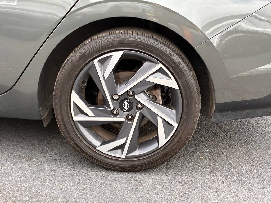 Used 2025 Hyundai Elantra Limited FWD image 45