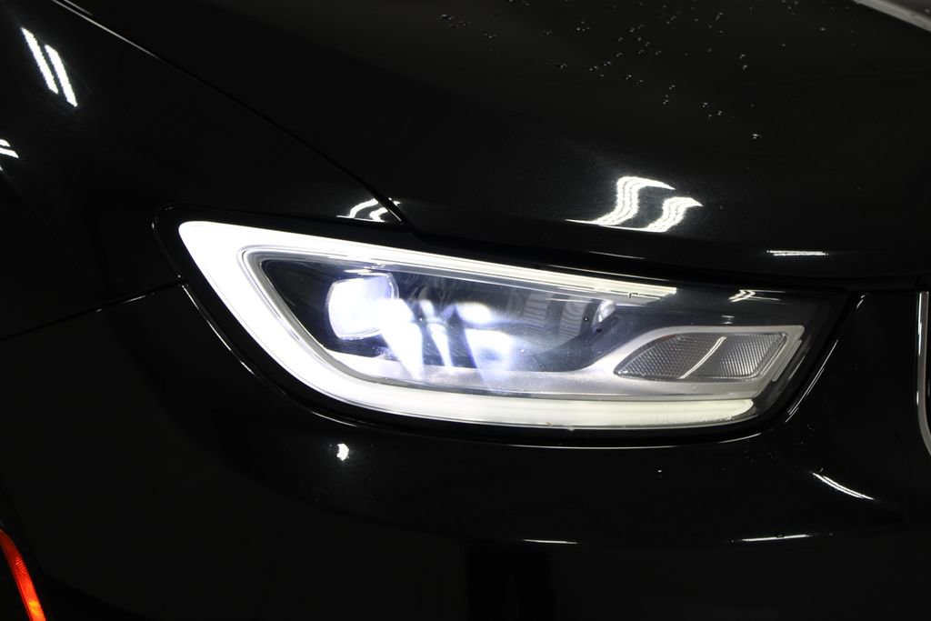 Used 2023 Chrysler Pacifica Touring-L FWD image 12