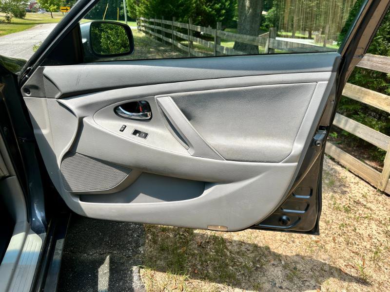 Used 2011 Toyota Camry LE w/ LE Extra-Value Pkg image 6