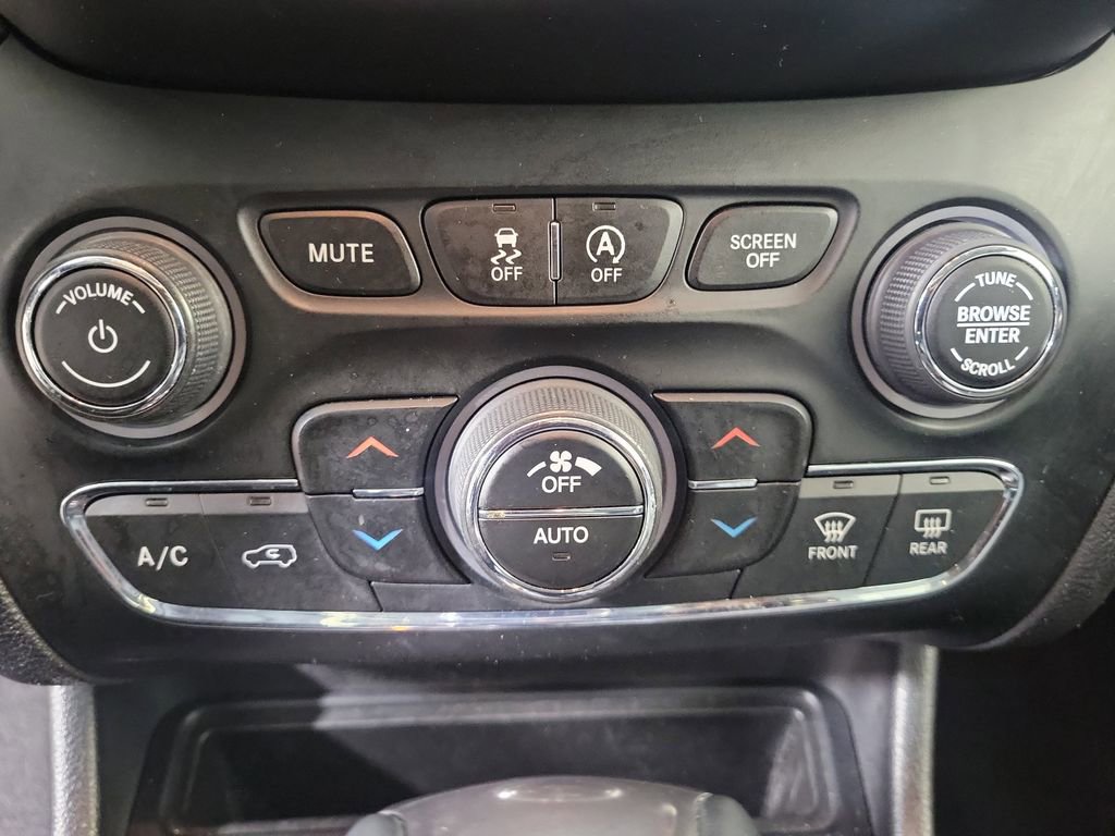 Used 2019 Jeep Cherokee Limited image 21