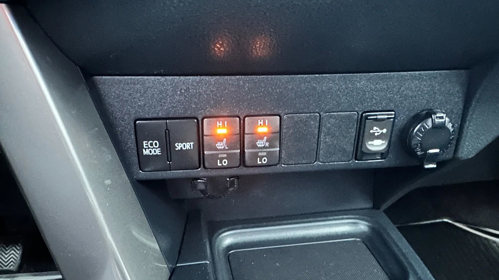 Used 2018 Toyota RAV4 XLE image 19