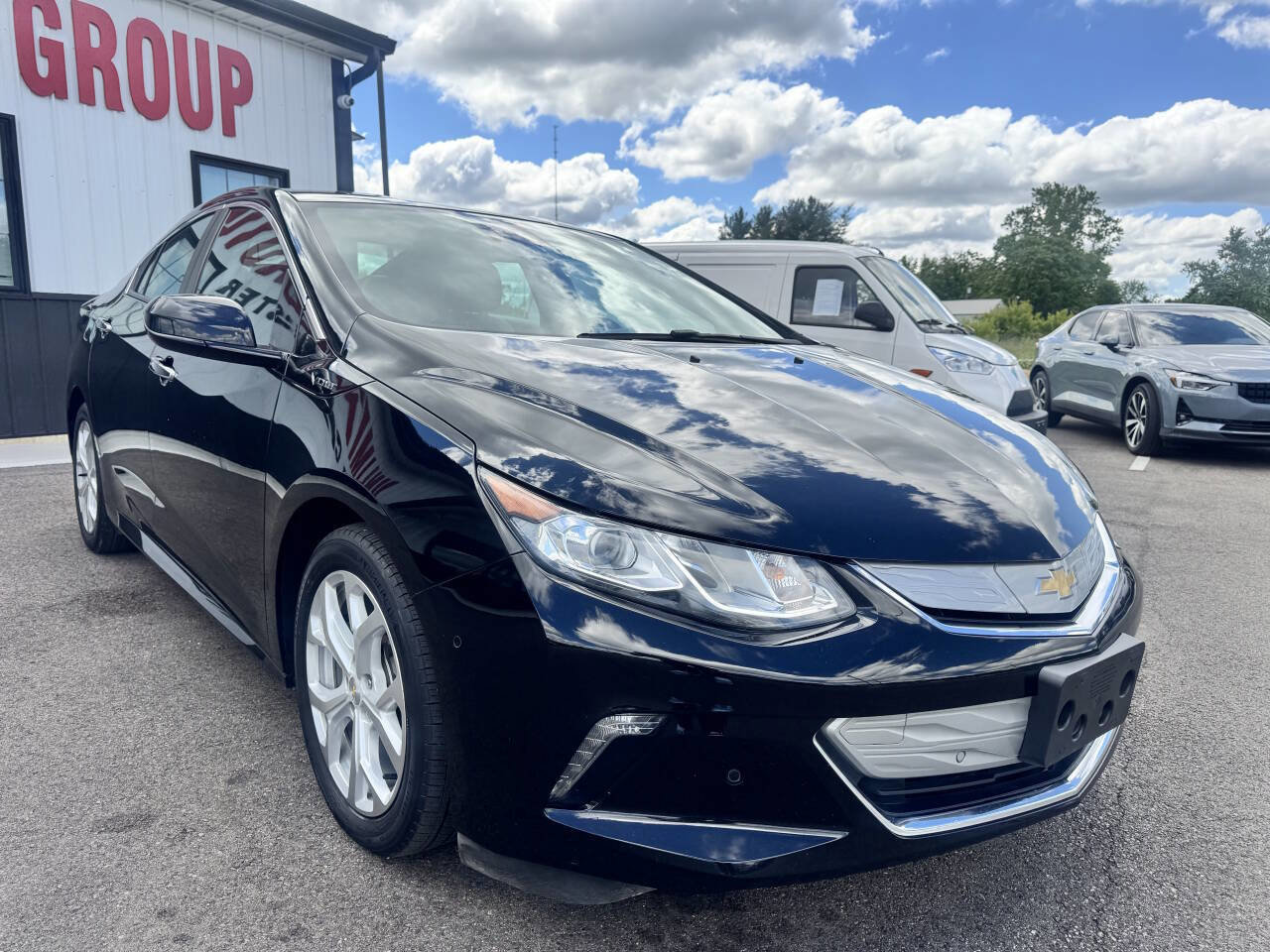 Used 2018 Chevrolet Volt Premier w/ Driver Confidence Package FWD image 4