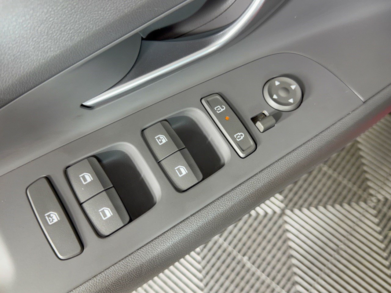 Used 2025 Hyundai Elantra SEL FWD image 15