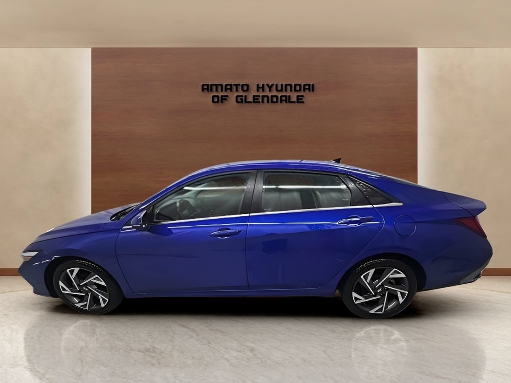 Certified 2025 Hyundai Elantra Limited FWD image 3