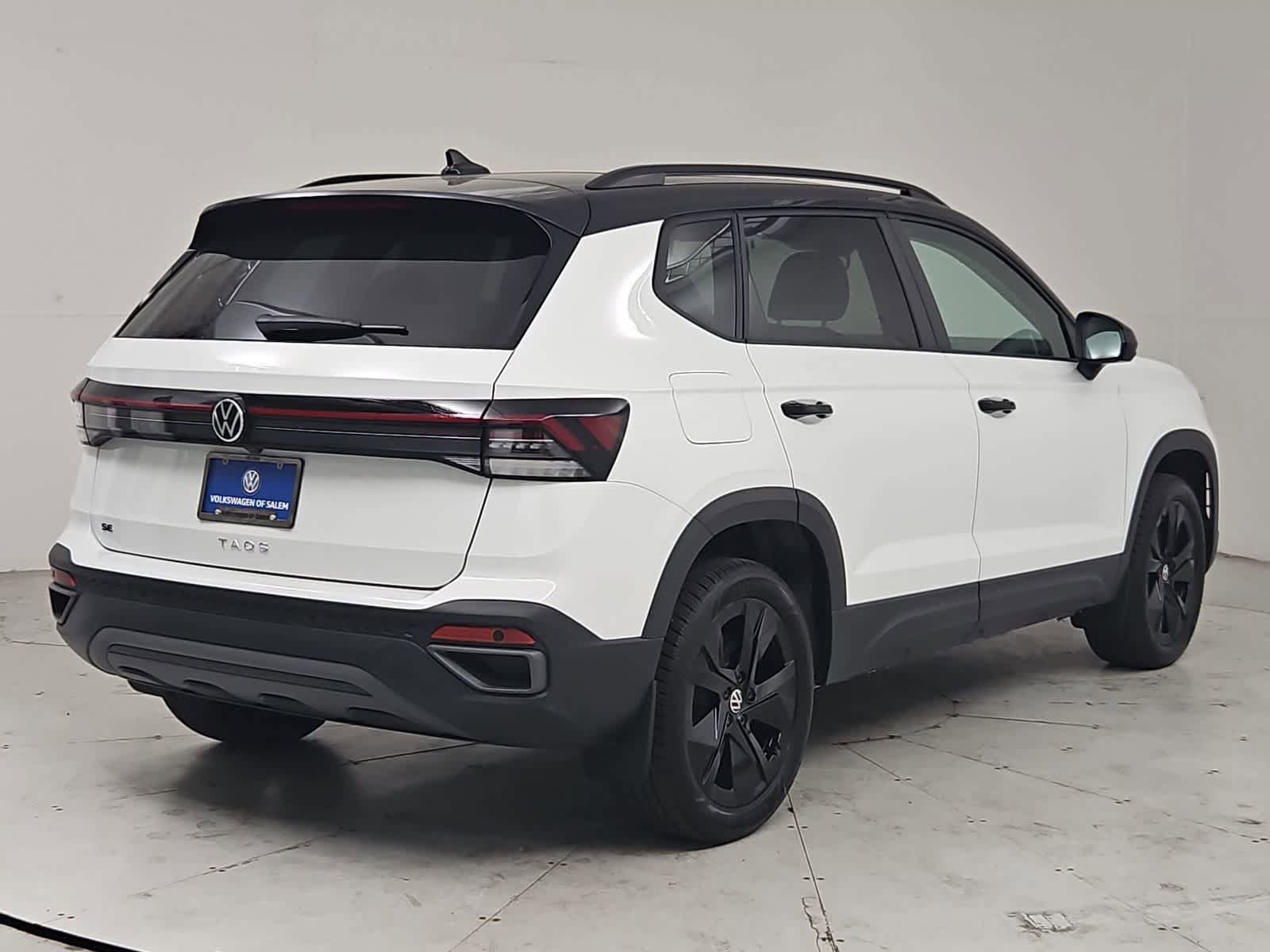 New 2026 Volkswagen Taos SE FWD image 6