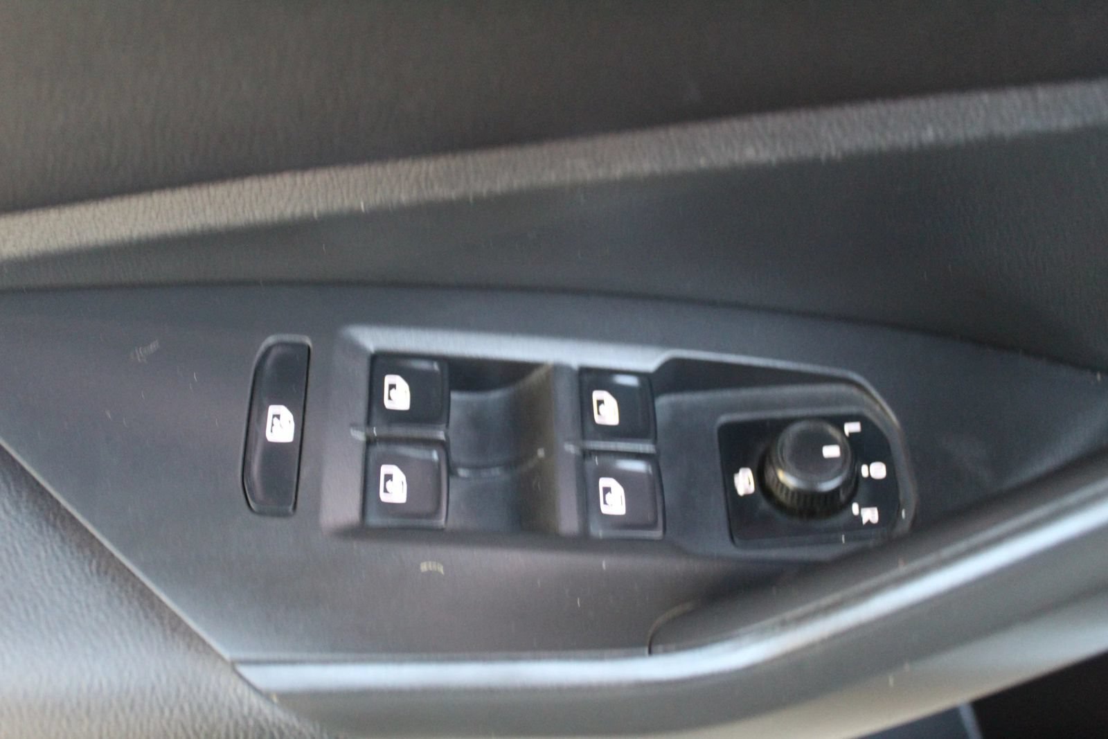 Used 2019 Volkswagen Jetta SEL Premium FWD image 28