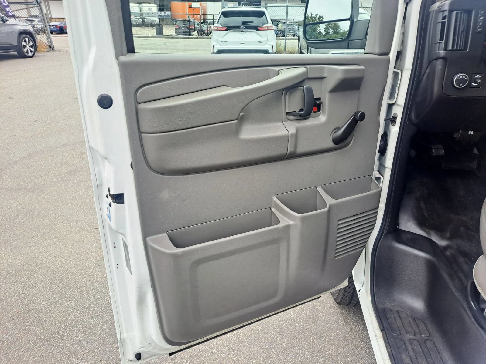 Used 2012 Chevrolet Express 2500 RWD image 9