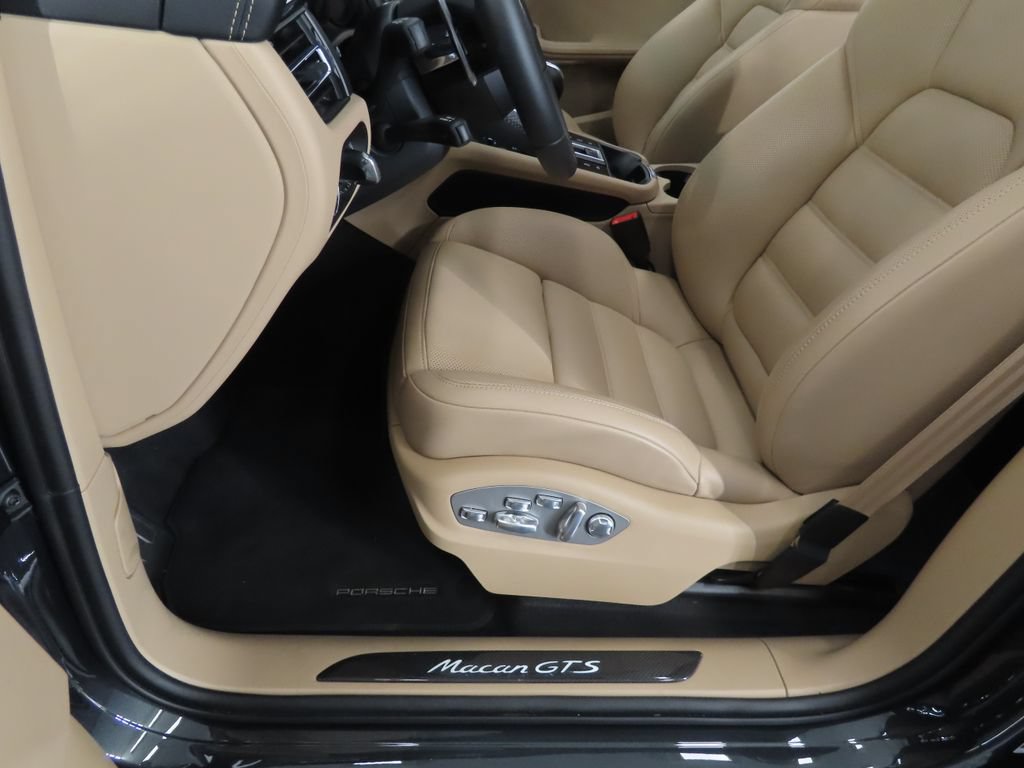 Certified 2026 Porsche Macan GTS AWD/4WD image 36