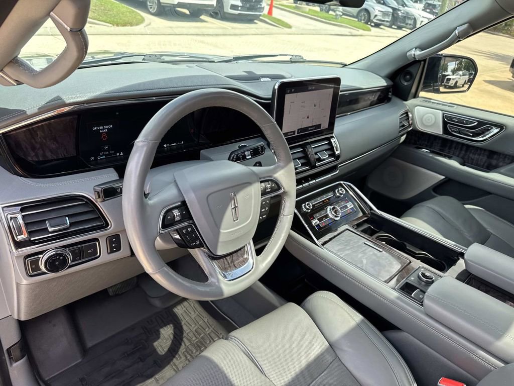 Used 2020 Lincoln Navigator Reserve w/ Luxury Package image 20