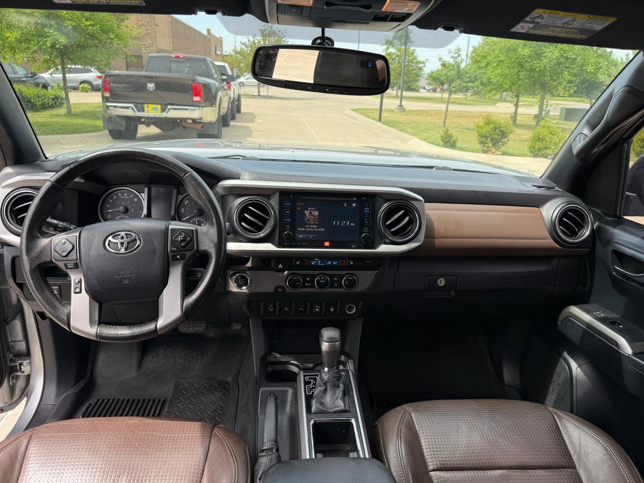 Used 2016 Toyota Tacoma Limited w/ Towing Package RWD image 13
