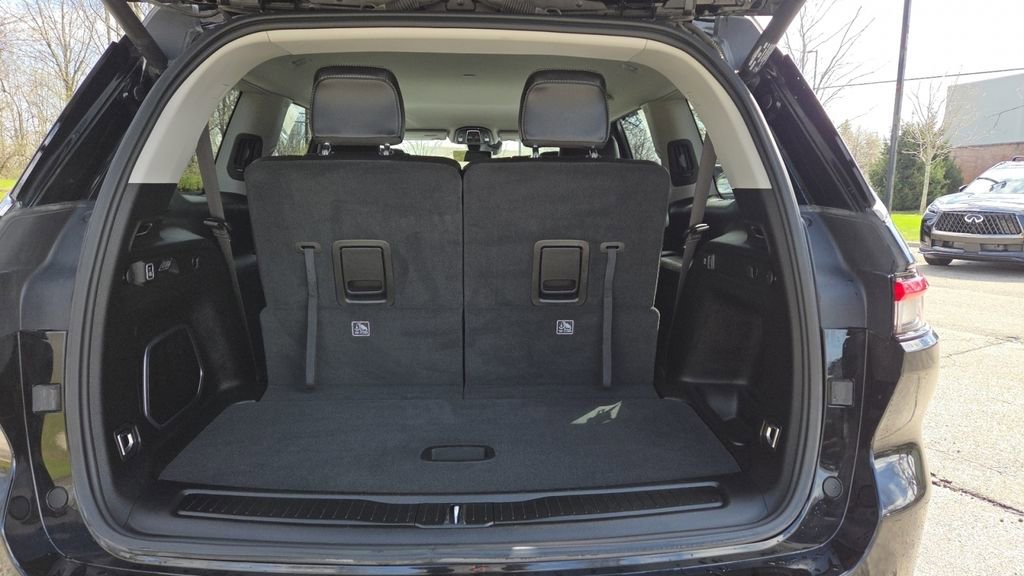 Used 2023 Jeep Grand Cherokee L Limited w/ Luxury Tech Group II image 33