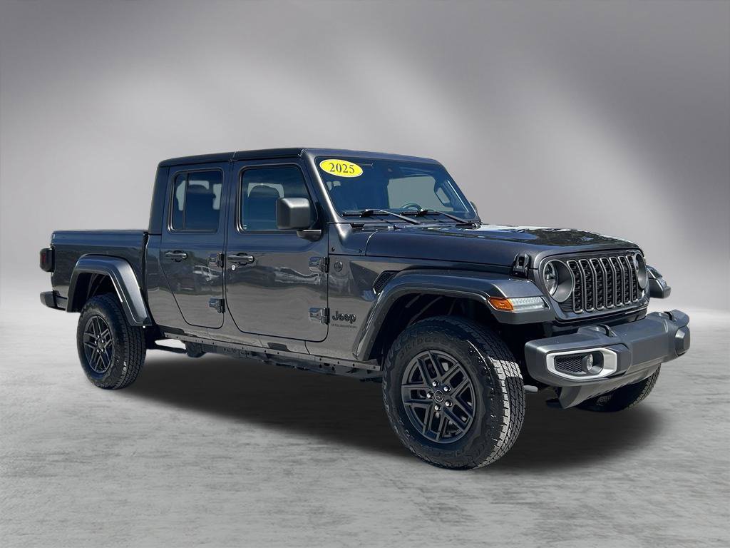 Certified 2025 Jeep Gladiator Sport AWD/4WD image 3