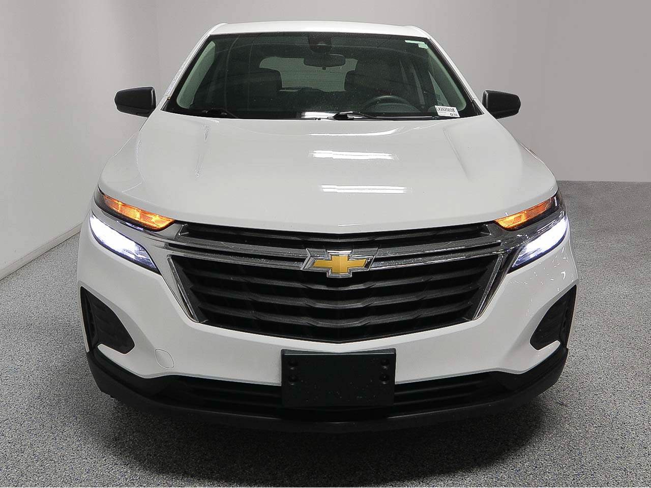 Used 2022 Chevrolet Equinox LS w/ LS Convenience Package FWD image 2