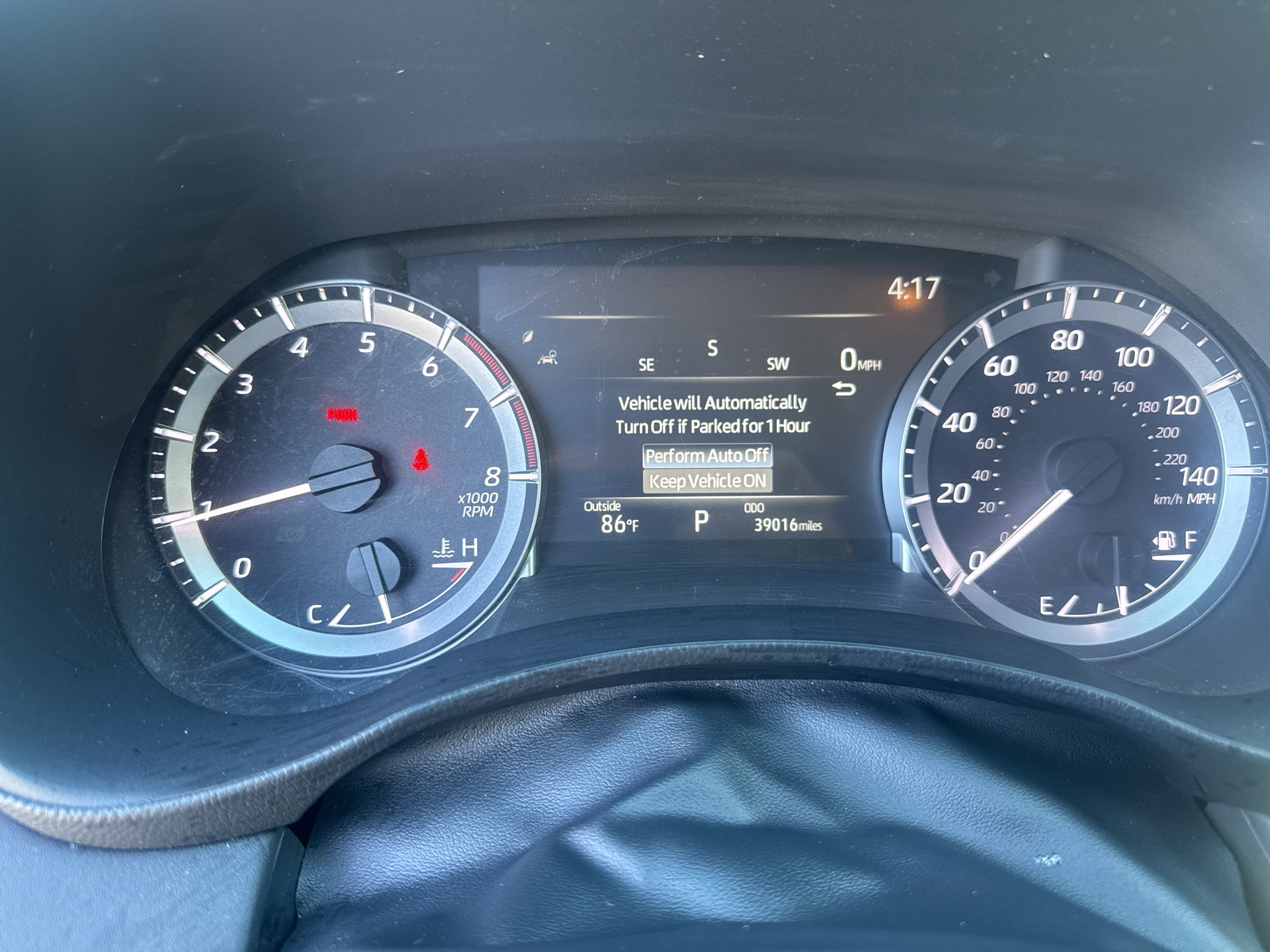 Used 2024 Toyota Highlander LE FWD image 13