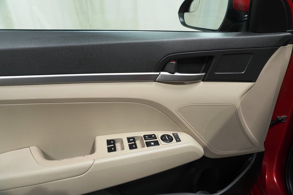 Used 2020 Hyundai Elantra SE image 19