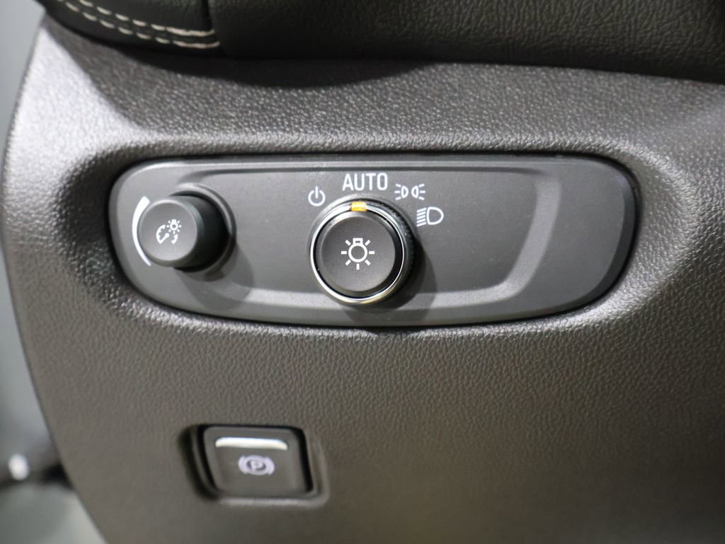 Used 2023 Chevrolet Blazer LT image 32