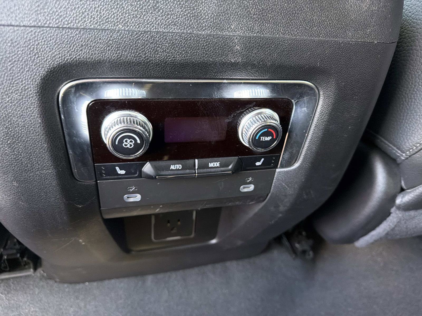 Used 2023 GMC Yukon Denali RWD image 17
