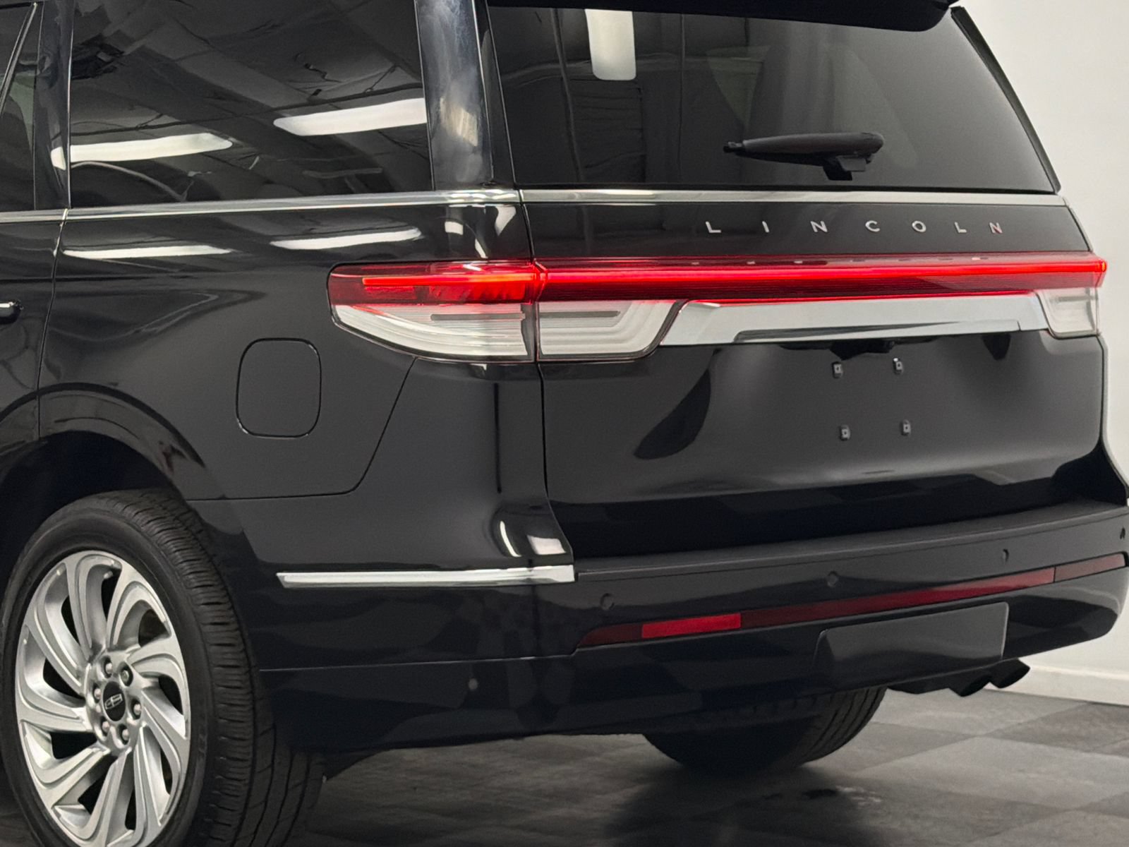Certified 2022 Lincoln Navigator Reserve AWD/4WD image 7