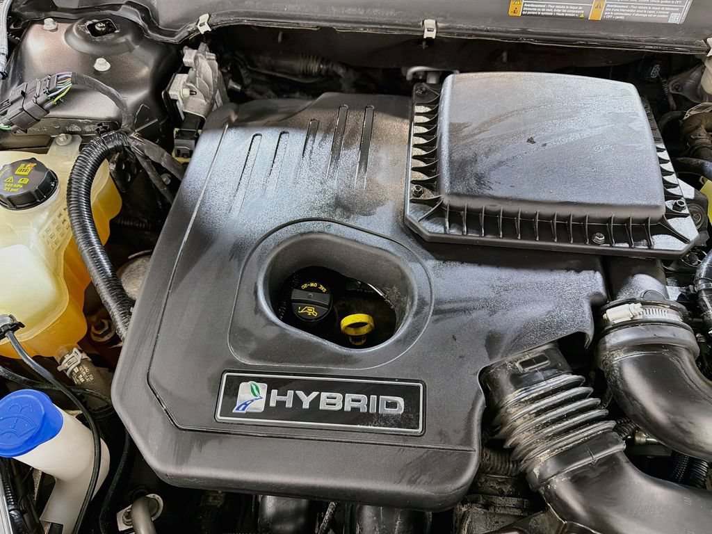 Used 2020 Ford Fusion SE FWD image 28