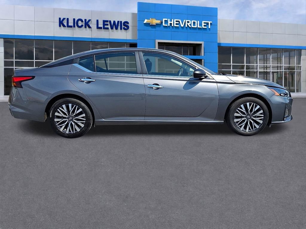 Used 2024 Nissan Altima 2.5 SV image 9