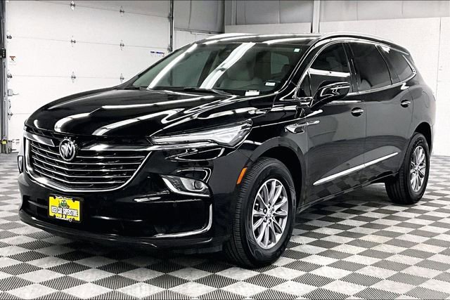 Used 2023 Buick Enclave Essence image 11