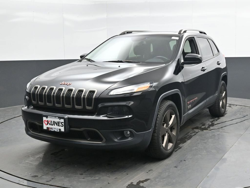 Used 2017 Jeep Cherokee Latitude w/ Cold Weather Group AWD/4WD image 8