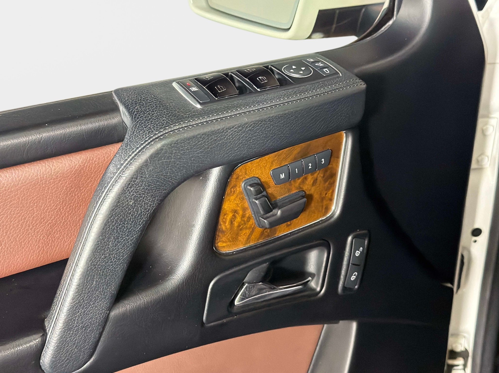 Used 2014 Mercedes-Benz G 550 image 35