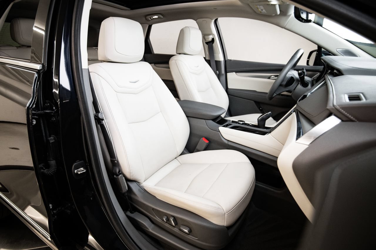 Used 2022 Cadillac XT5 Premium Luxury w/ Technology Package FWD image 28