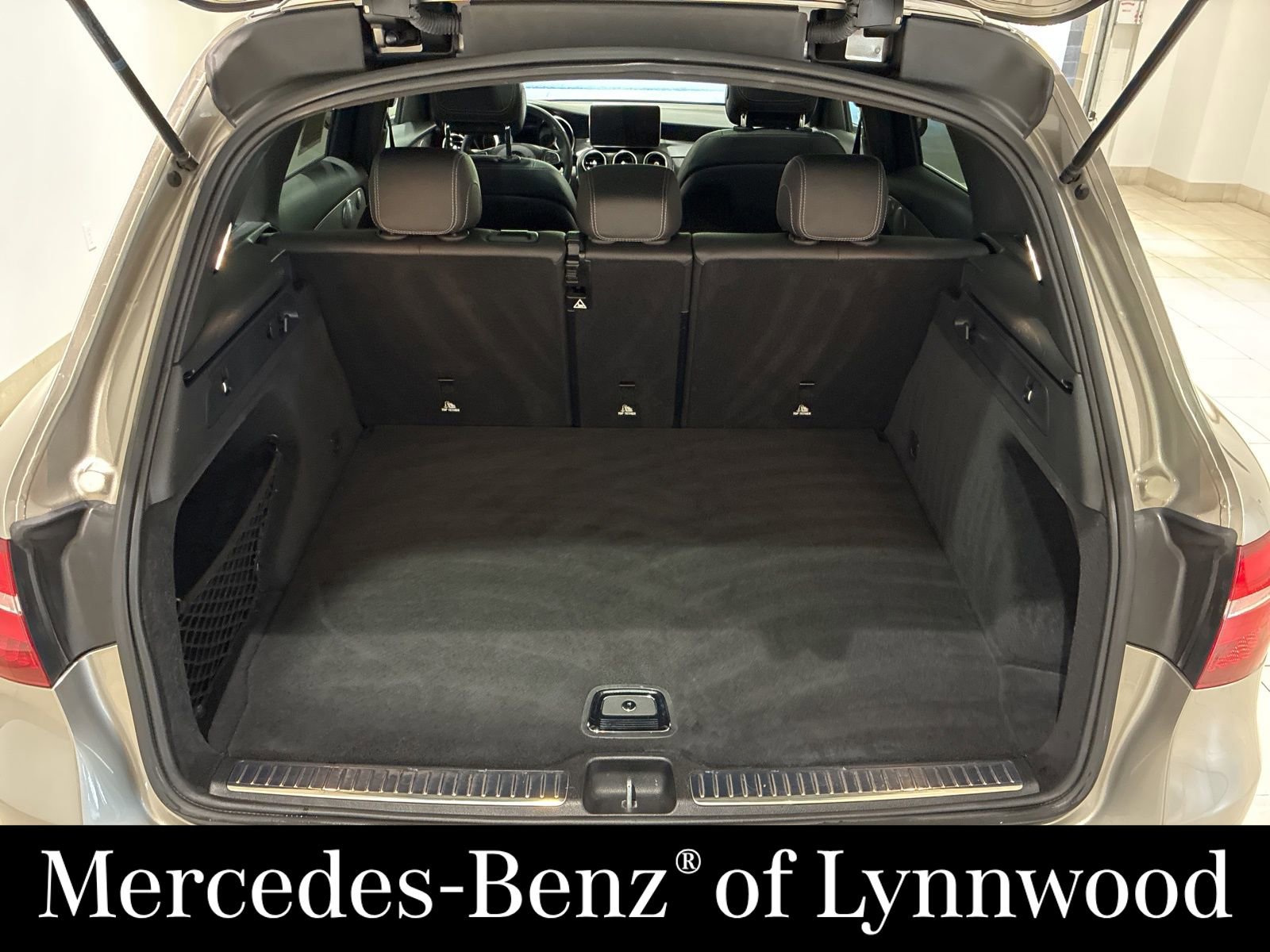 Used 2019 Mercedes-Benz GLC 300 4MATIC image 7