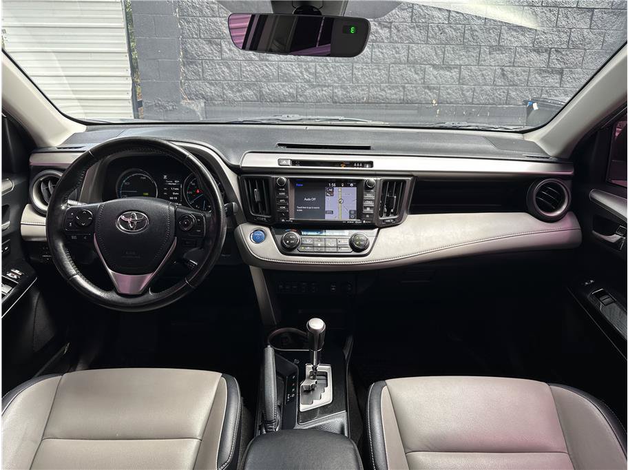 Used 2018 Toyota RAV4 Limited w/ Advanced Technology Package AWD/4WD image 18