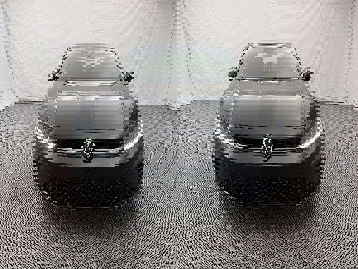 Used 2025 Volkswagen Jetta Sport image 2