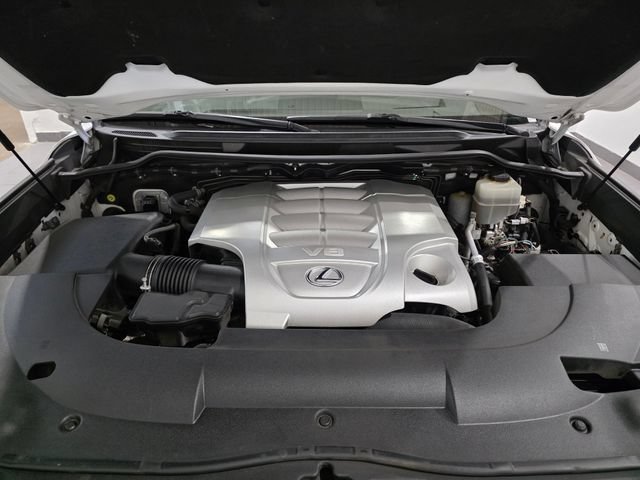 Used 2016 Lexus LX 570 4WD w/ Luxury Package image 26