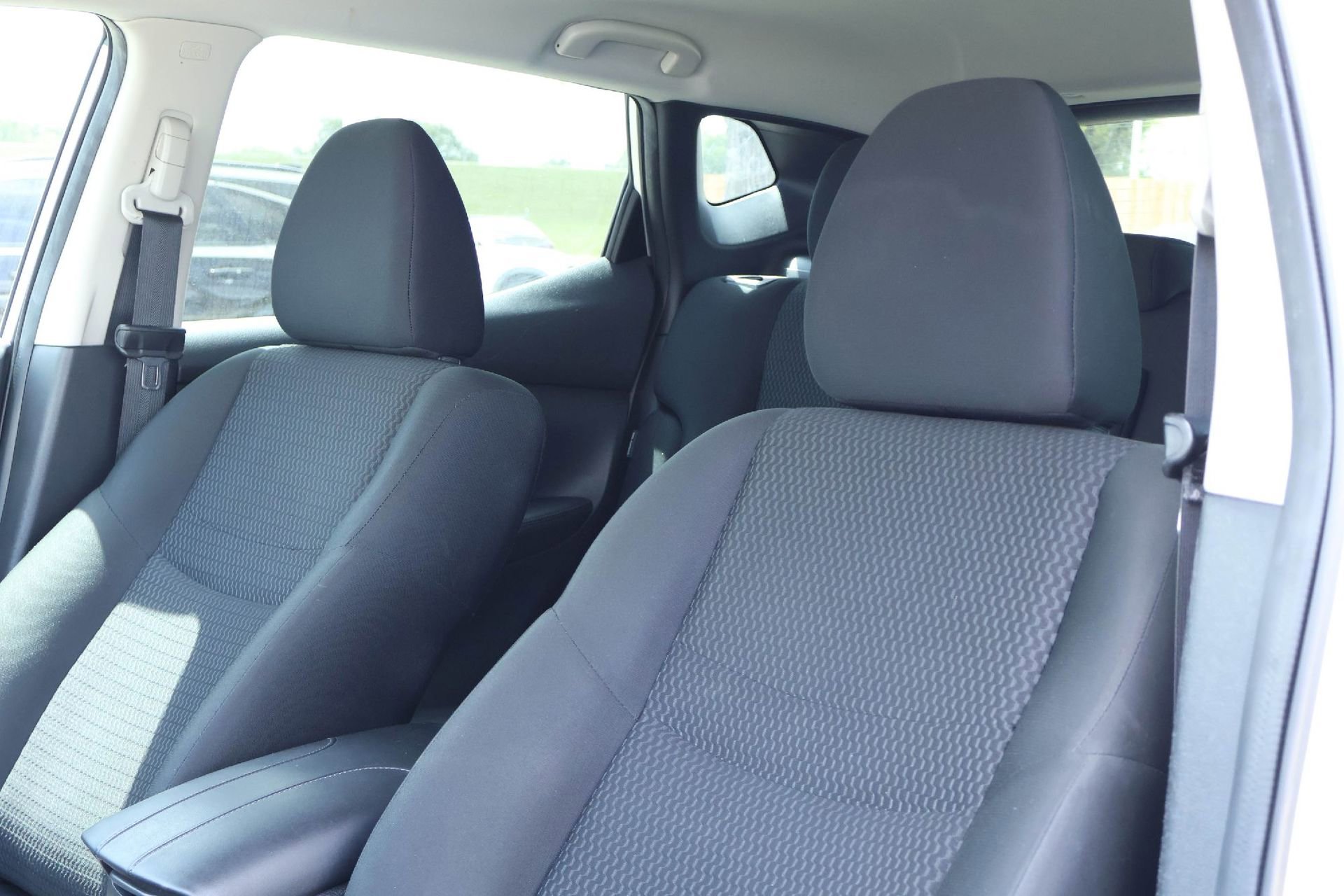 Used 2022 Nissan Rogue Sport S FWD image 11