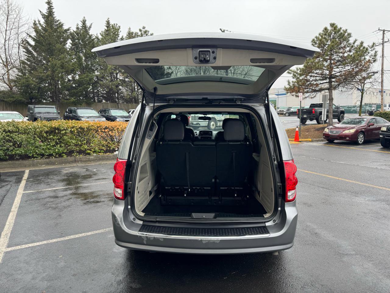 Used 2017 Dodge Grand Caravan SXT image 16