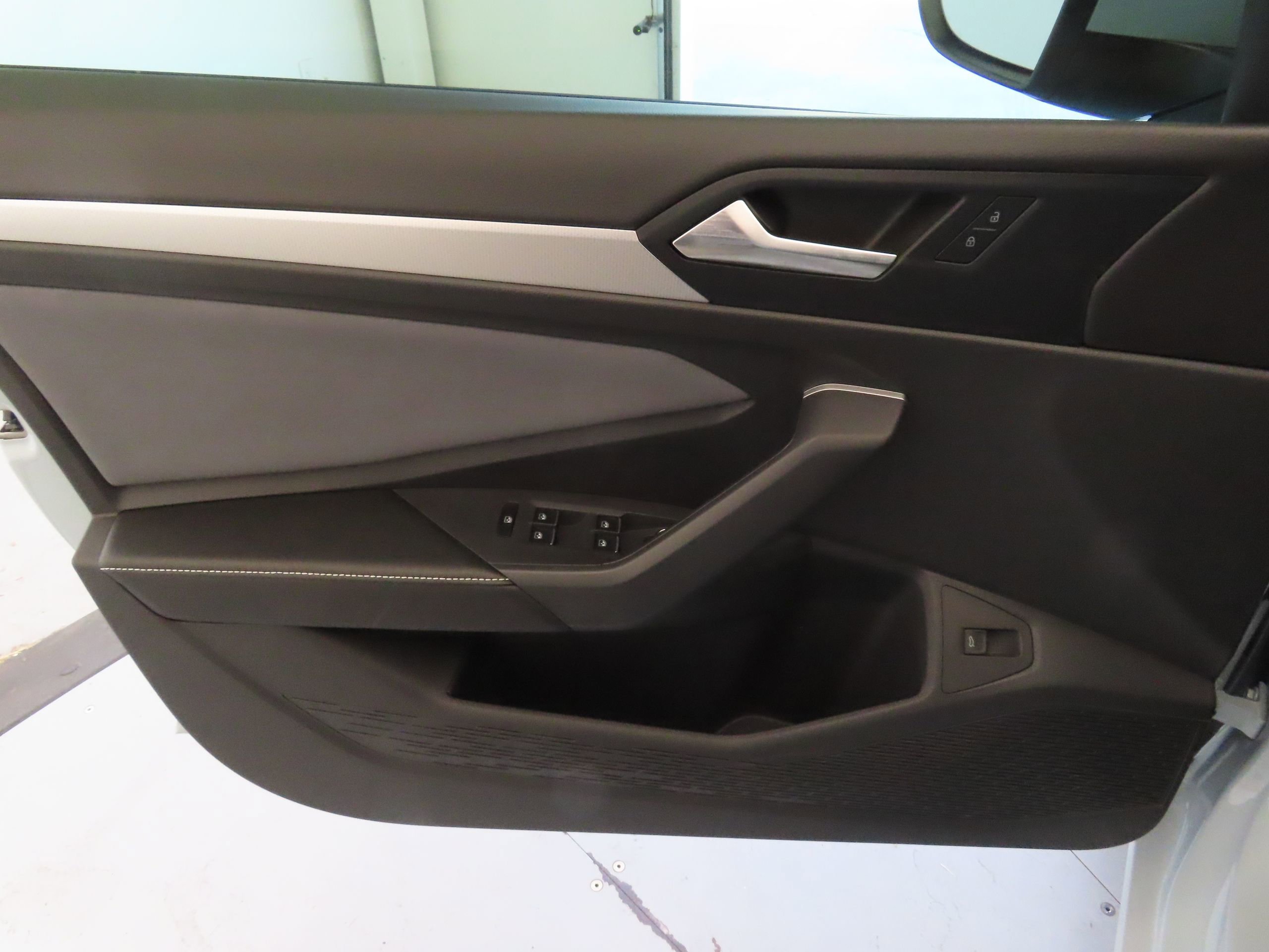 New 2025 Volkswagen Jetta SE FWD image 9