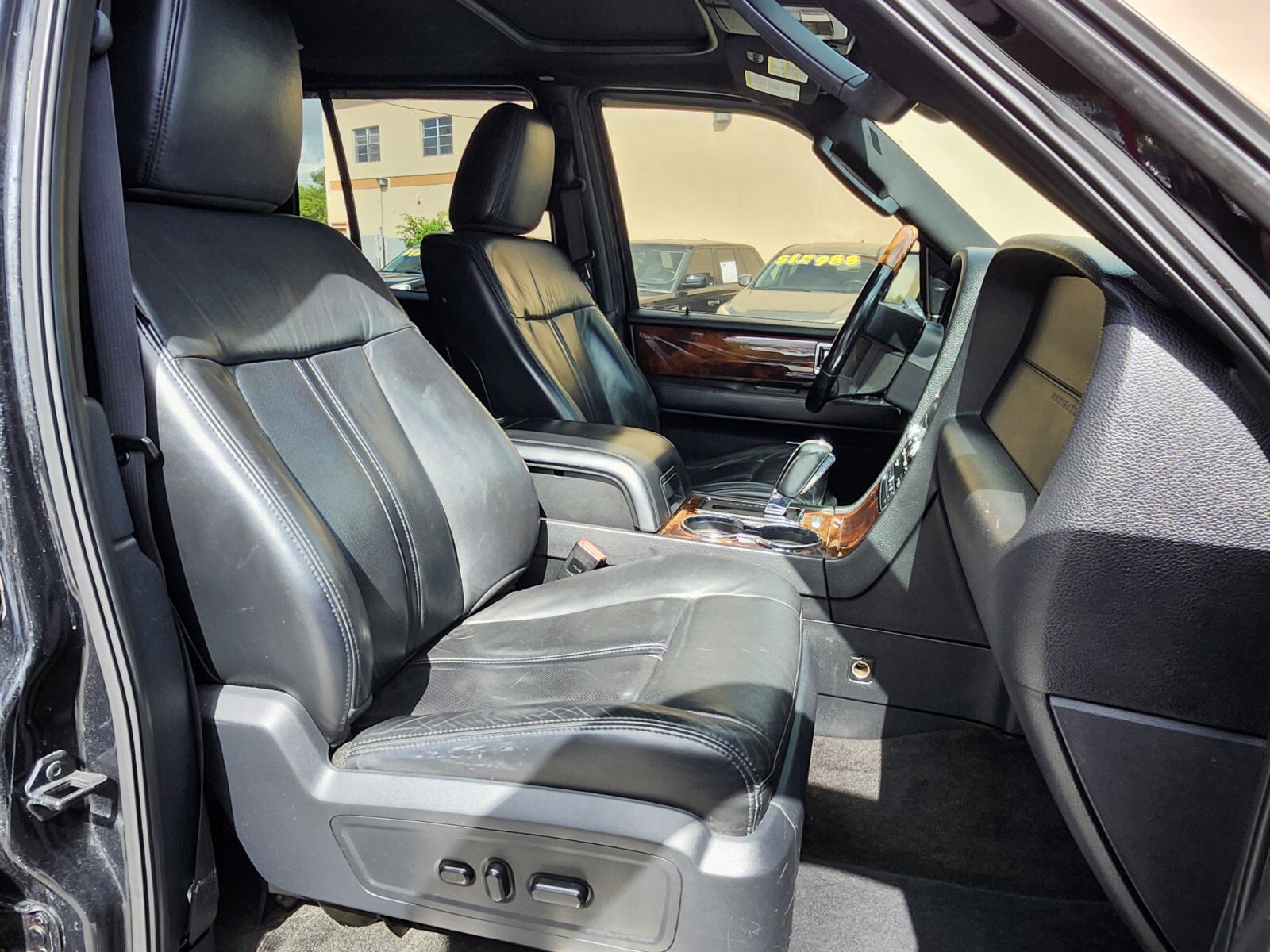 Used 2015 Lincoln Navigator 2WD image 14