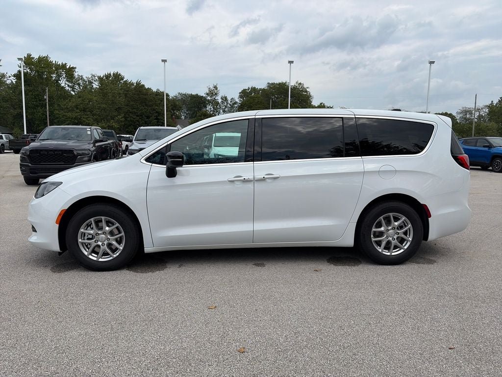 New 2027 Chrysler Pacifica LX FWD image 9