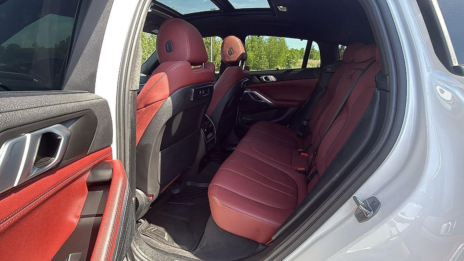 Used 2022 BMW X6 xDrive40i w/ Executive Package AWD/4WD image 22
