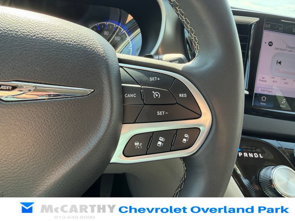 Used 2024 Chrysler Pacifica Touring-L FWD image 12