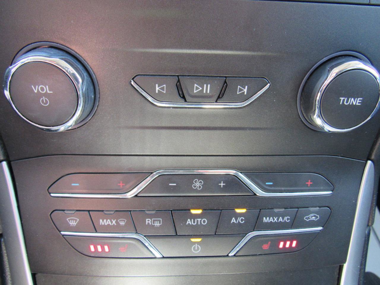 Used 2019 Ford Edge SEL w/ Equipment Group 201A AWD/4WD image 18