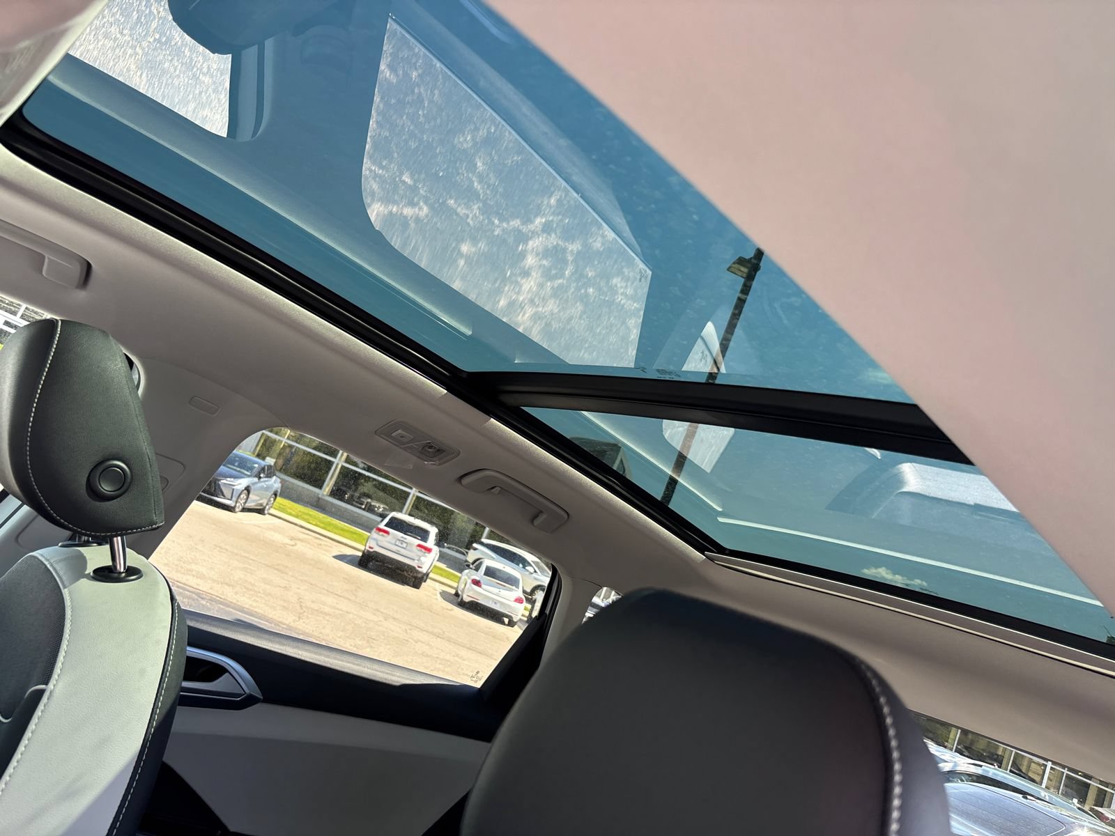 New 2026 Volkswagen Taos SE AWD/4WD image 25