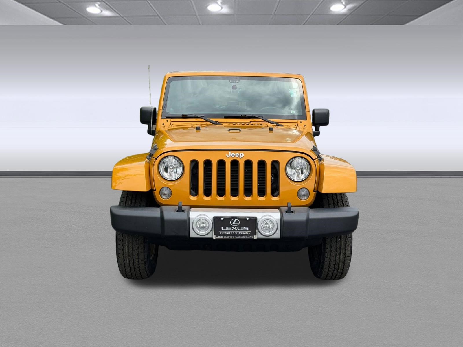 Used 2014 Jeep Wrangler Unlimited Sahara w/ Dual Top Group AWD/4WD image 6