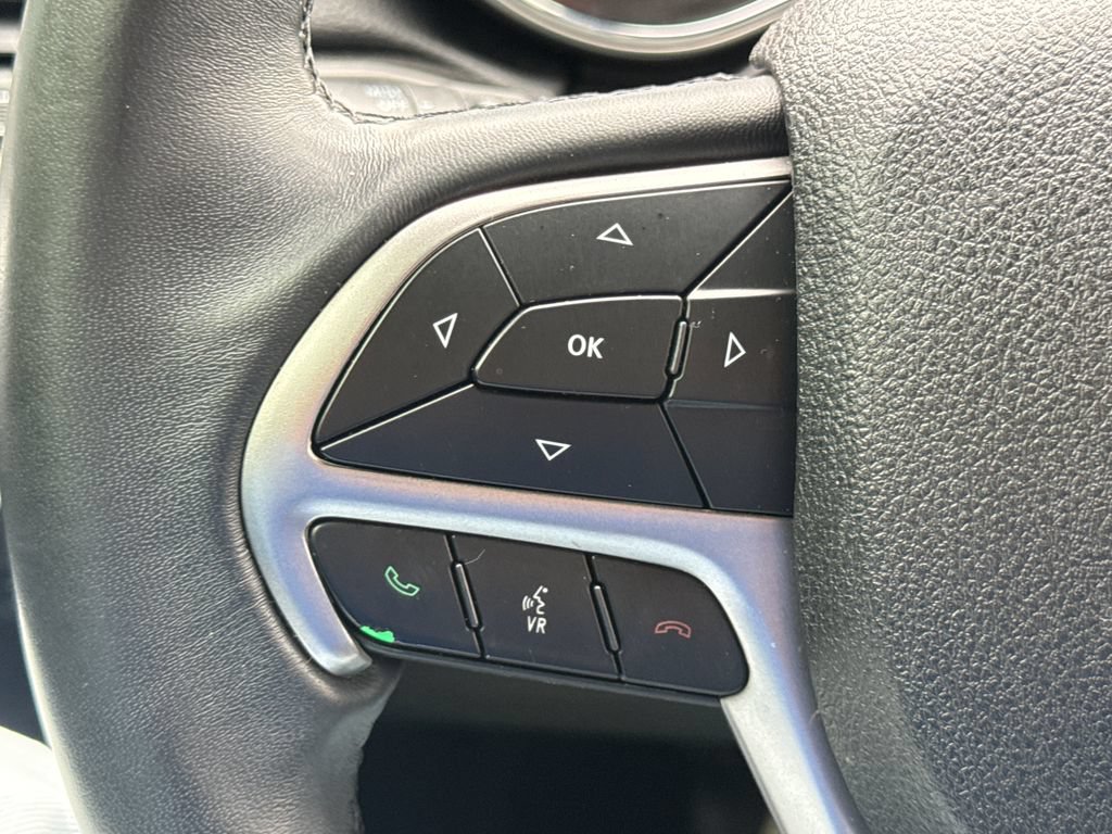 Used 2018 Jeep Grand Cherokee Laredo RWD image 29