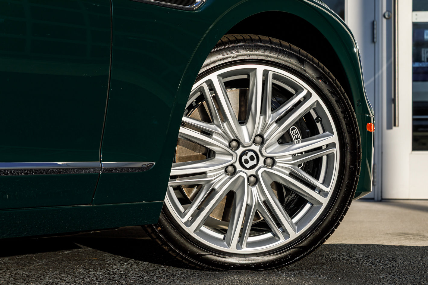 New 2026 Bentley Flying Spur Plug-In Hybrid image 17